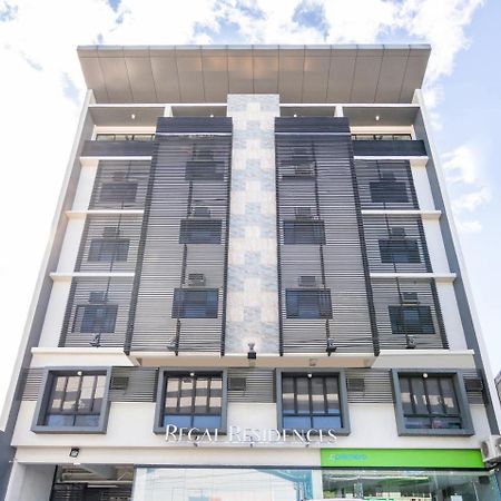Oyo 136 Regal Residences Кесон-Сити Экстерьер фото