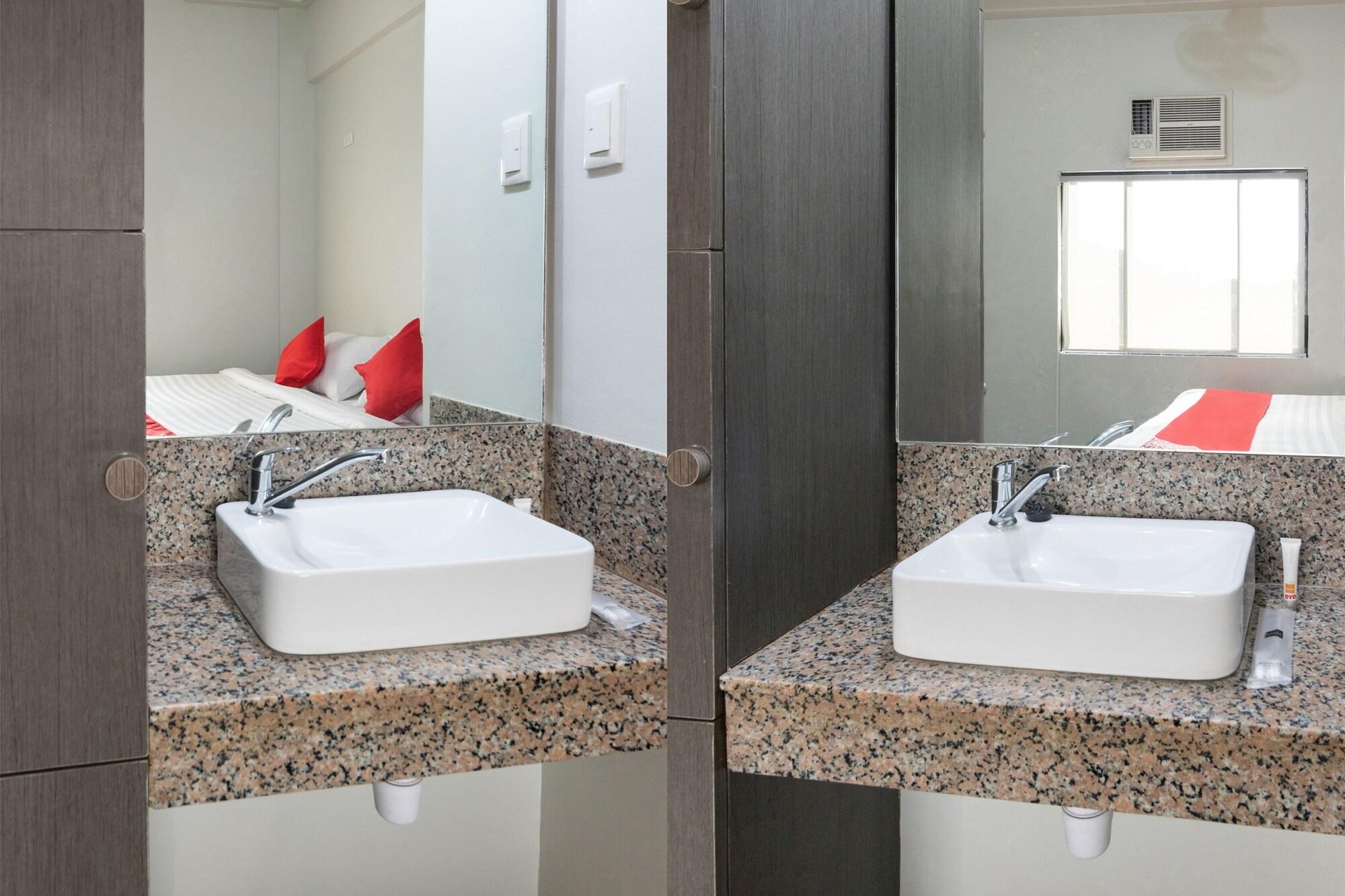 Oyo 136 Regal Residences Кесон-Сити Экстерьер фото