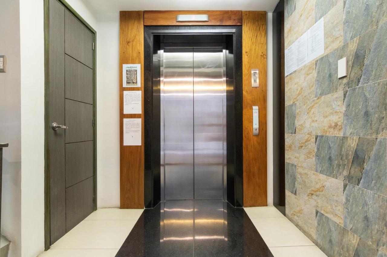 Oyo 136 Regal Residences Кесон-Сити Экстерьер фото