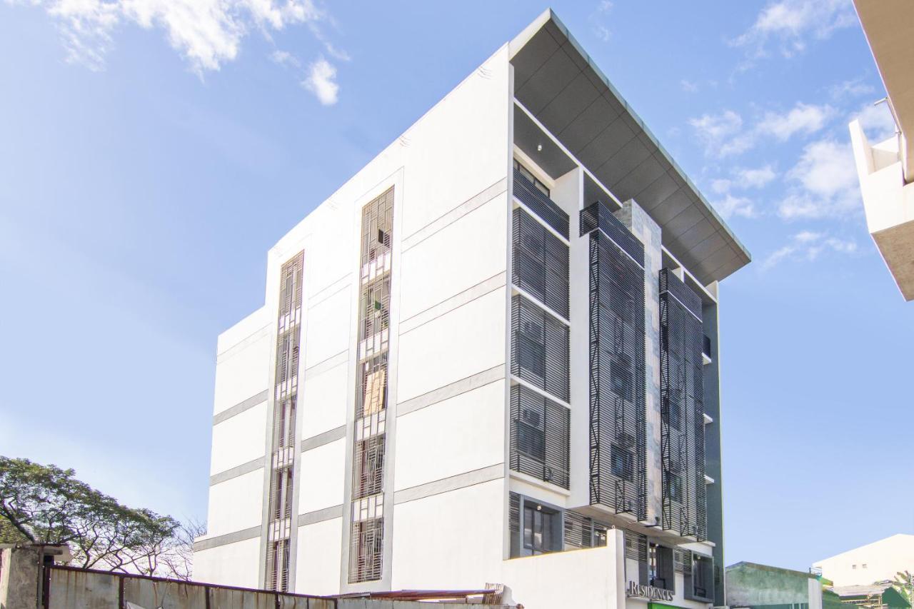 Oyo 136 Regal Residences Кесон-Сити Экстерьер фото